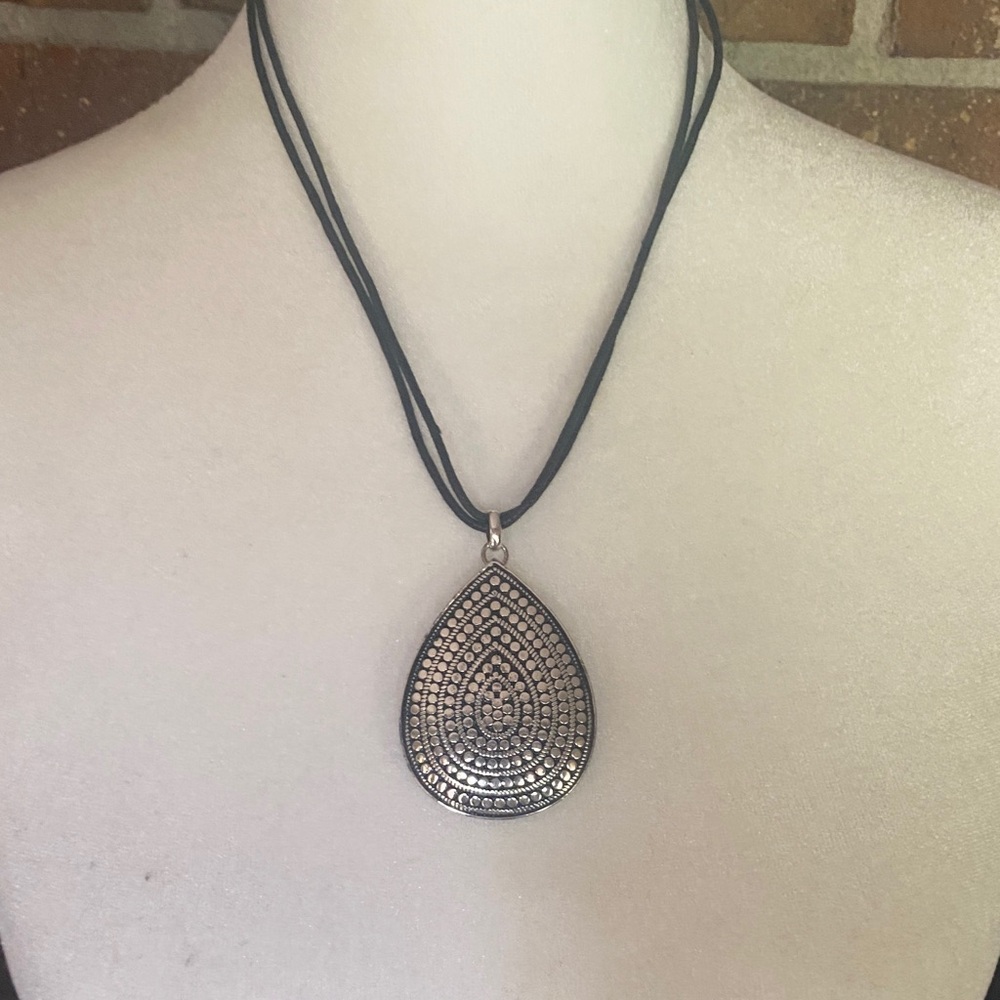 Silver Teardrop Pendant Necklace -by st Thomas 🍒